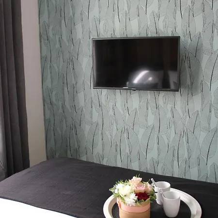 Esmeralda Avec 2 En Meuble 3 Etoiles רושפור