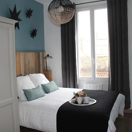 Esmeralda Avec 2 En Meuble 3 Etoiles * Rochefort (Charente-Maritime)